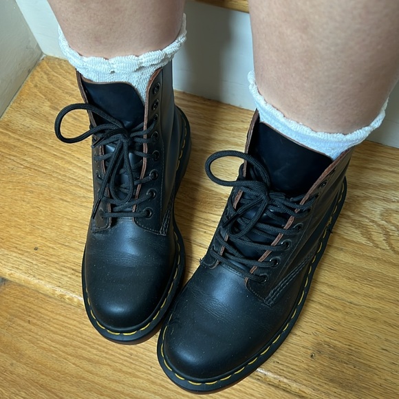 Dr Martens vintage style black boots. Made in England. - Picture 2 of 5